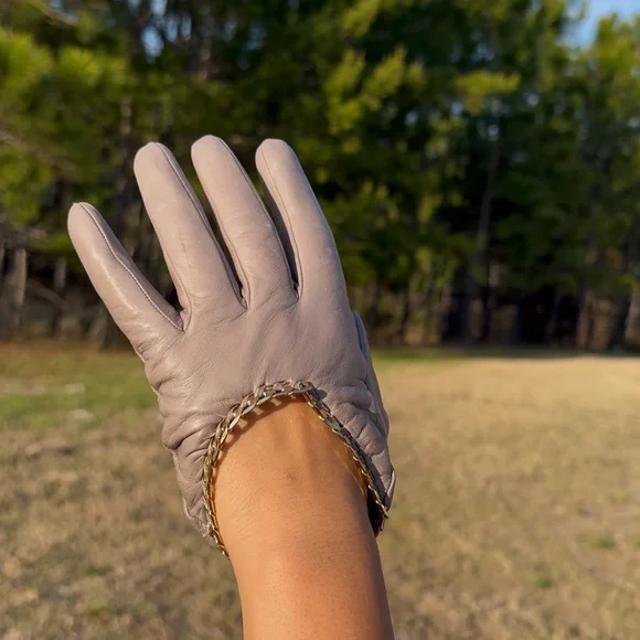 Henri Bendel Taupe Leather Gloves with Gold Chain - Picture 4 of 7